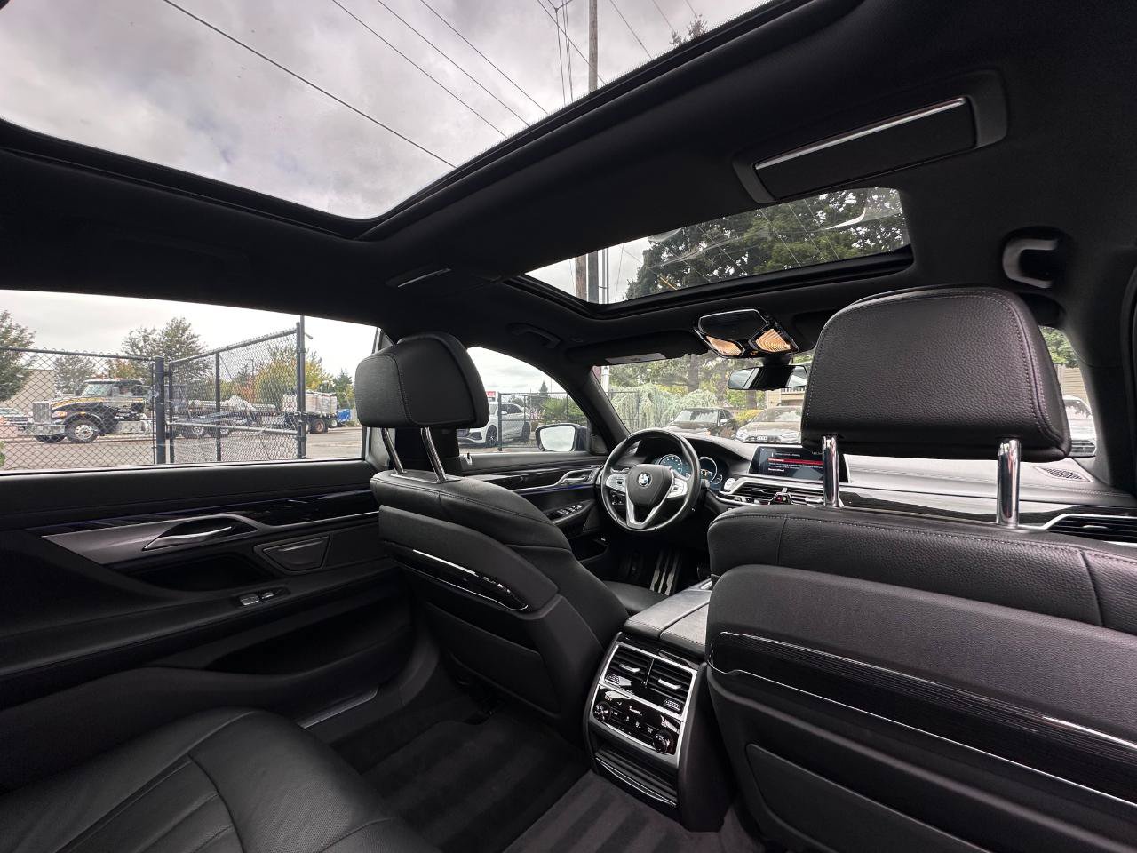 Used 2019 BMW 740i w/ Executive Package RWD image 7