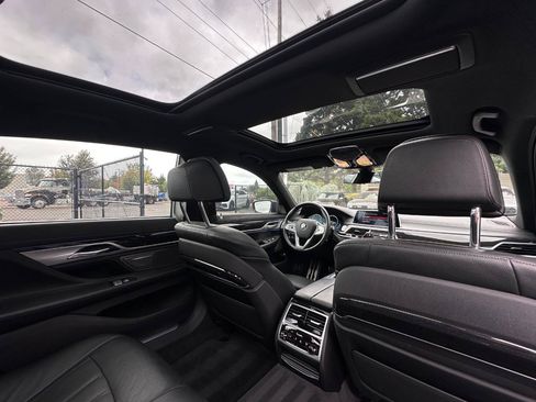 Used 2019 BMW 740i w/ Executive Package RWD image 7