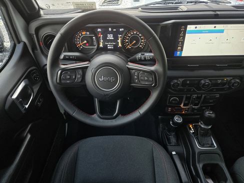 Used 2024 Jeep Wrangler Unlimited Rubicon image 12