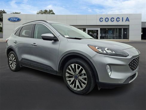 Certified 2022 Ford Escape Titanium image 3