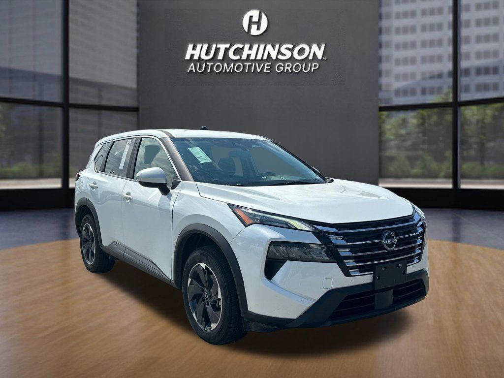Used 2025 Nissan Rogue SV FWD image 1