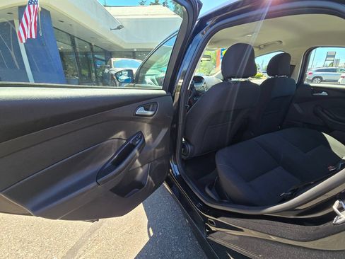 Used 2015 Ford Focus SE w/ SE Sport Package FWD image 15