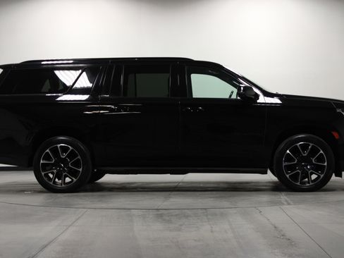 Used 2021 Chevrolet Suburban RST w/ Luxury Package image 3