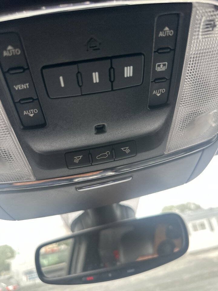 Used 2019 Jeep Grand Cherokee Limited w/ Luxury Group II RWD image 24