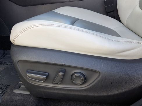 Used 2021 Toyota RAV4 XLE Premium image 31