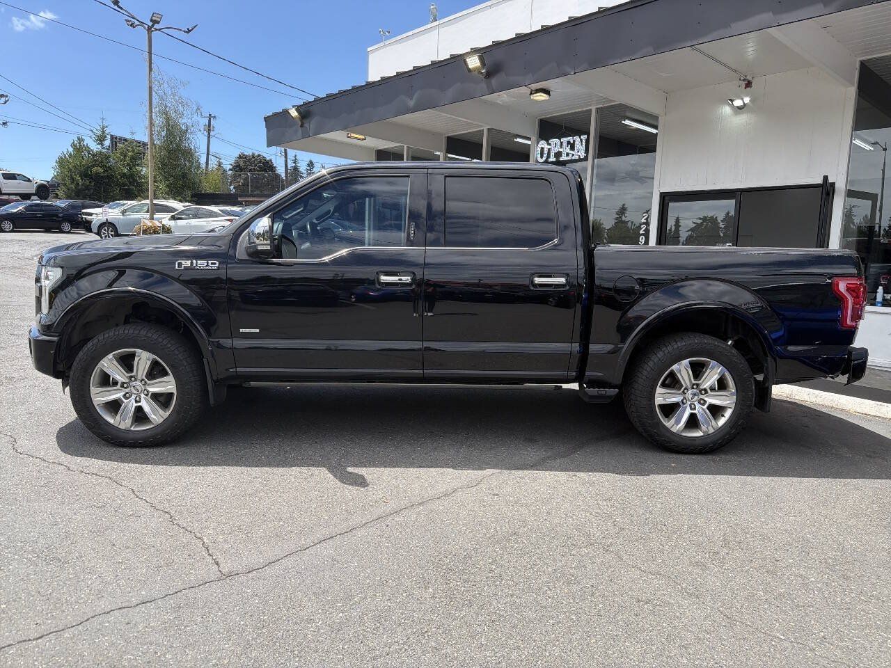 Used 2016 Ford F150 Platinum w/ Equipment Group 701A Luxury AWD/4WD image 12