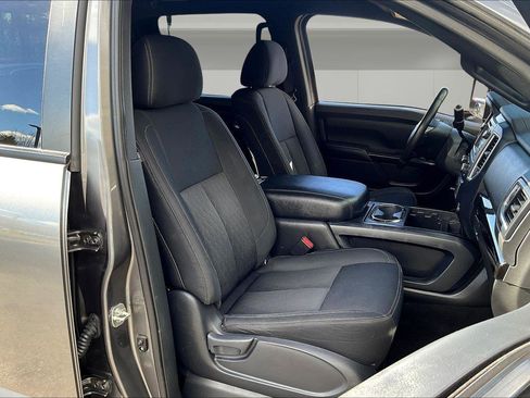 Used 2019 Nissan Titan SV w/ SV Convenience Package image 7