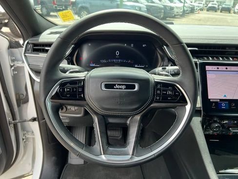 Used 2023 Jeep Grand Cherokee L Overland w/ Luxury Tech Group IV AWD/4WD image 32
