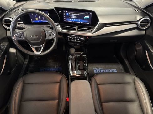Used 2025 Chevrolet Trax ACTIV FWD image 3