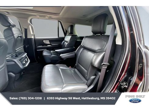 Used 2025 Ford Expedition Active AWD/4WD image 19