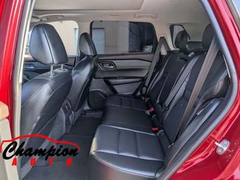 Used 2022 Nissan Rogue SV w/ SV Premium Package FWD image 18