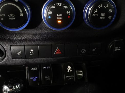 Used 2016 Jeep Wrangler Unlimited Sahara w/ Connectivity Group AWD/4WD image 36