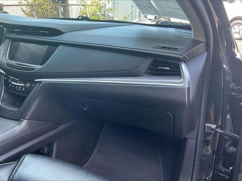 Used 2018 Cadillac XT5 Luxury w/ LPO, Wheel Lock Package FWD image 17