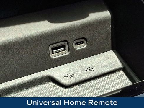Used 2025 Chevrolet Tahoe Z71 AWD/4WD image 17