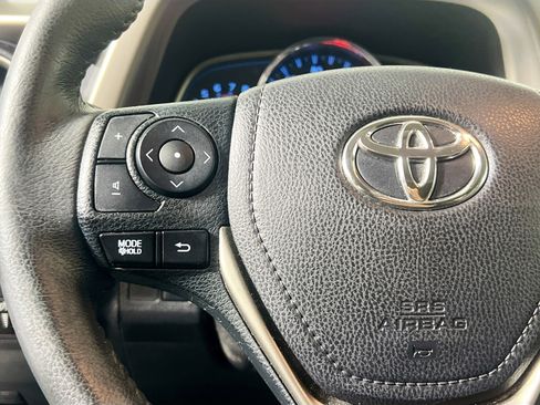 Used 2015 Toyota RAV4 Limited image 18