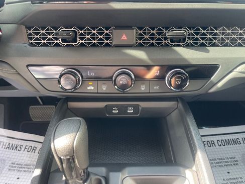 Used 2025 Honda Accord LX image 19