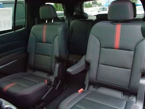 Certified 2024 Chevrolet Traverse RS image 30