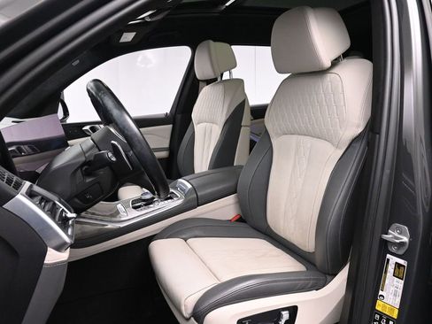 Used 2023 BMW X7 M60i w/ Executive Package image 13
