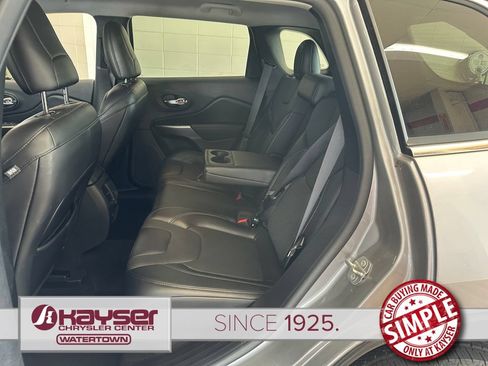 Used 2020 Jeep Cherokee Latitude Lux w/ Comfort/Convenience Group AWD/4WD image 13