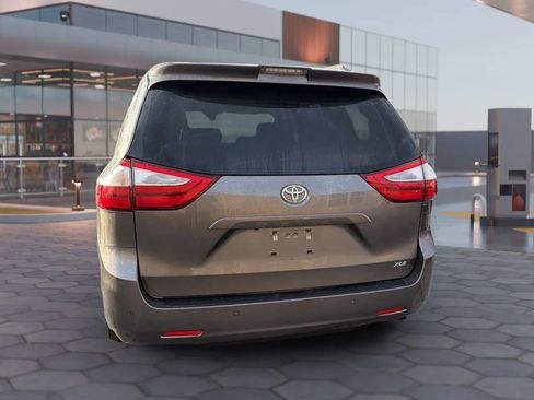 Used 2019 Toyota Sienna XLE Premium image 8