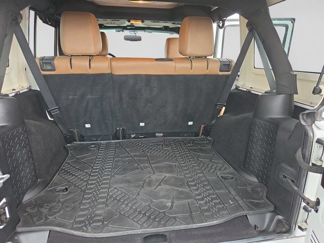 Used 2015 Jeep Wrangler Unlimited Sahara w/ Connectivity Group AWD/4WD image 27