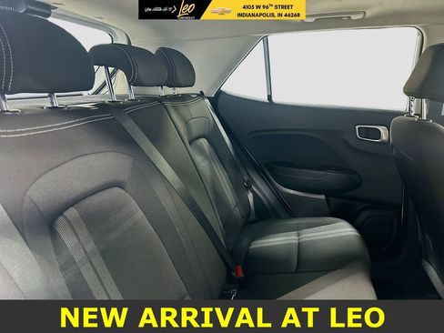 Used 2023 Hyundai Venue SEL image 25