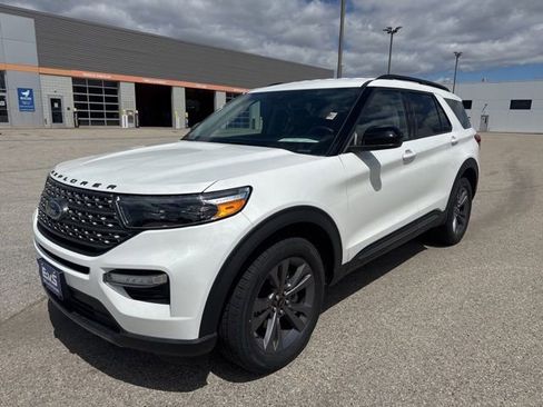 Used 2023 Ford Explorer XLT w/ Equipment Group 202A AWD/4WD image 2