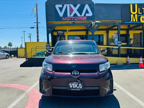 Used 2012 Scion xB FWD image 2
