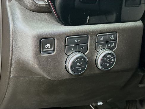 Used 2025 GMC Sierra 1500 SLT AWD/4WD image 17