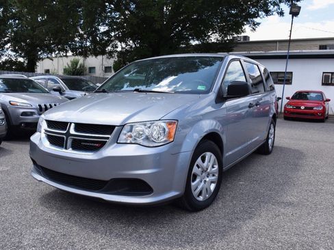 Used 2019 Dodge Grand Caravan SE FWD image 25