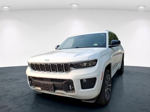 Used 2023 Jeep Grand Cherokee Overland AWD/4WD image 5