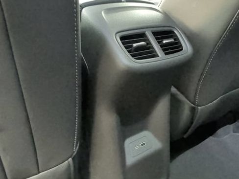 Used 2025 Buick Envision Preferred AWD/4WD image 27
