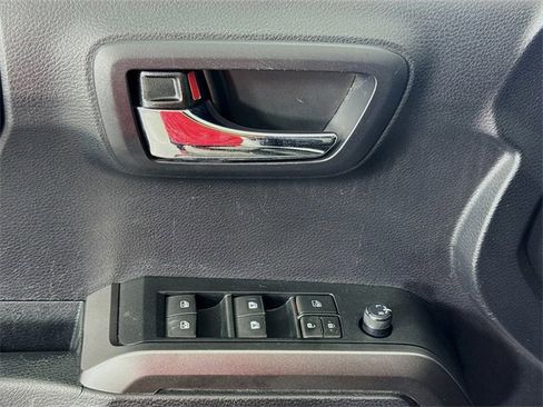 Certified 2020 Toyota Tacoma TRD Off-Road image 17