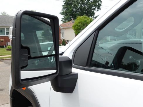 Used 2024 GMC Sierra 2500 Pro w/ Convenience Package image 12