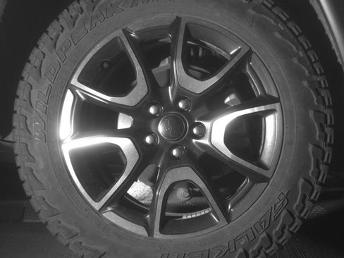 Used 2025 Jeep Compass Trailhawk AWD/4WD image 15