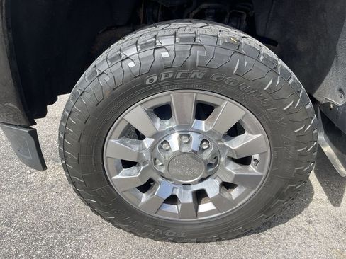 Used 2017 GMC Sierra 2500 Denali w/ Suspension Package, Off-Road AWD/4WD image 2