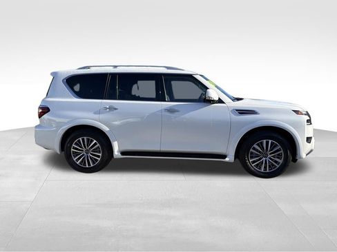 Used 2024 Nissan Armada SL w/ Captain's Chairs Package image 9