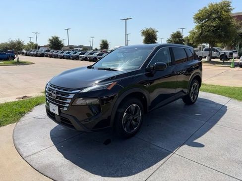 Used 2025 Nissan Rogue SV FWD image 3