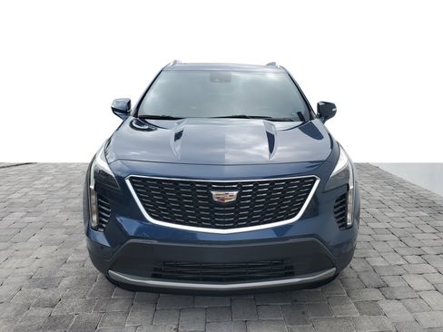 Used 2022 Cadillac XT4 Premium Luxury image 2