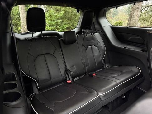 Used 2019 Chrysler Pacifica Limited w/ Advanced Safetytec Group image 31