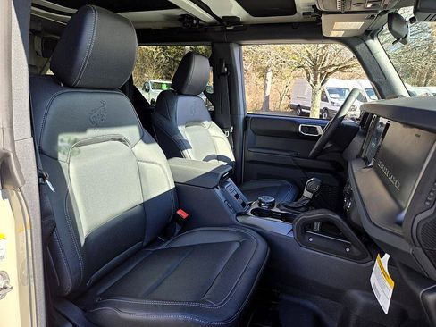 New 2025 Ford Bronco Badlands w/ Sasquatch Package image 17