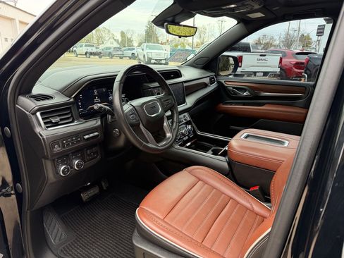 Used 2023 GMC Yukon Denali Ultimate AWD/4WD image 4