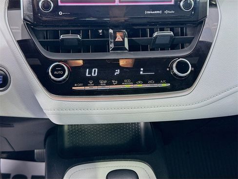 Used 2019 Toyota Corolla SE image 16