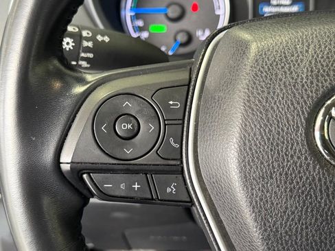 Certified 2021 Toyota Venza LE w/ Carpet Mat Package (TMS) image 22