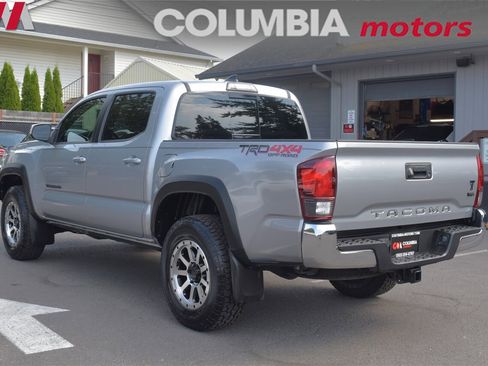 Used 2018 Toyota Tacoma TRD Off-Road image 2