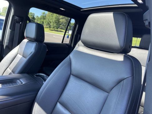 Used 2022 Chevrolet Suburban LT w/ LT Signature Package AWD/4WD image 11
