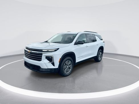 Used 2025 Chevrolet Traverse LT FWD image 5