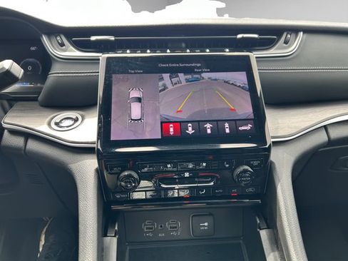 Used 2024 Jeep Grand Cherokee Limited w/ Luxury Tech Group II AWD/4WD image 20