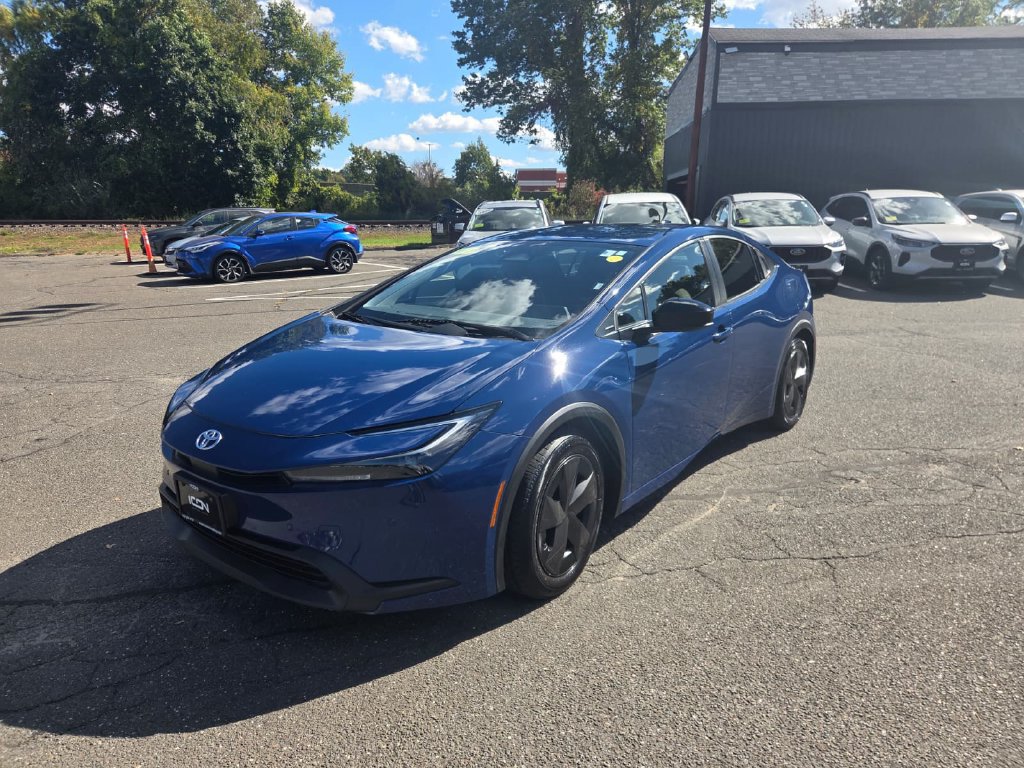 Used 2025 Toyota Prius LE FWD image 1
