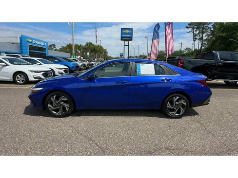 Used 2025 Hyundai Elantra SEL FWD image 5